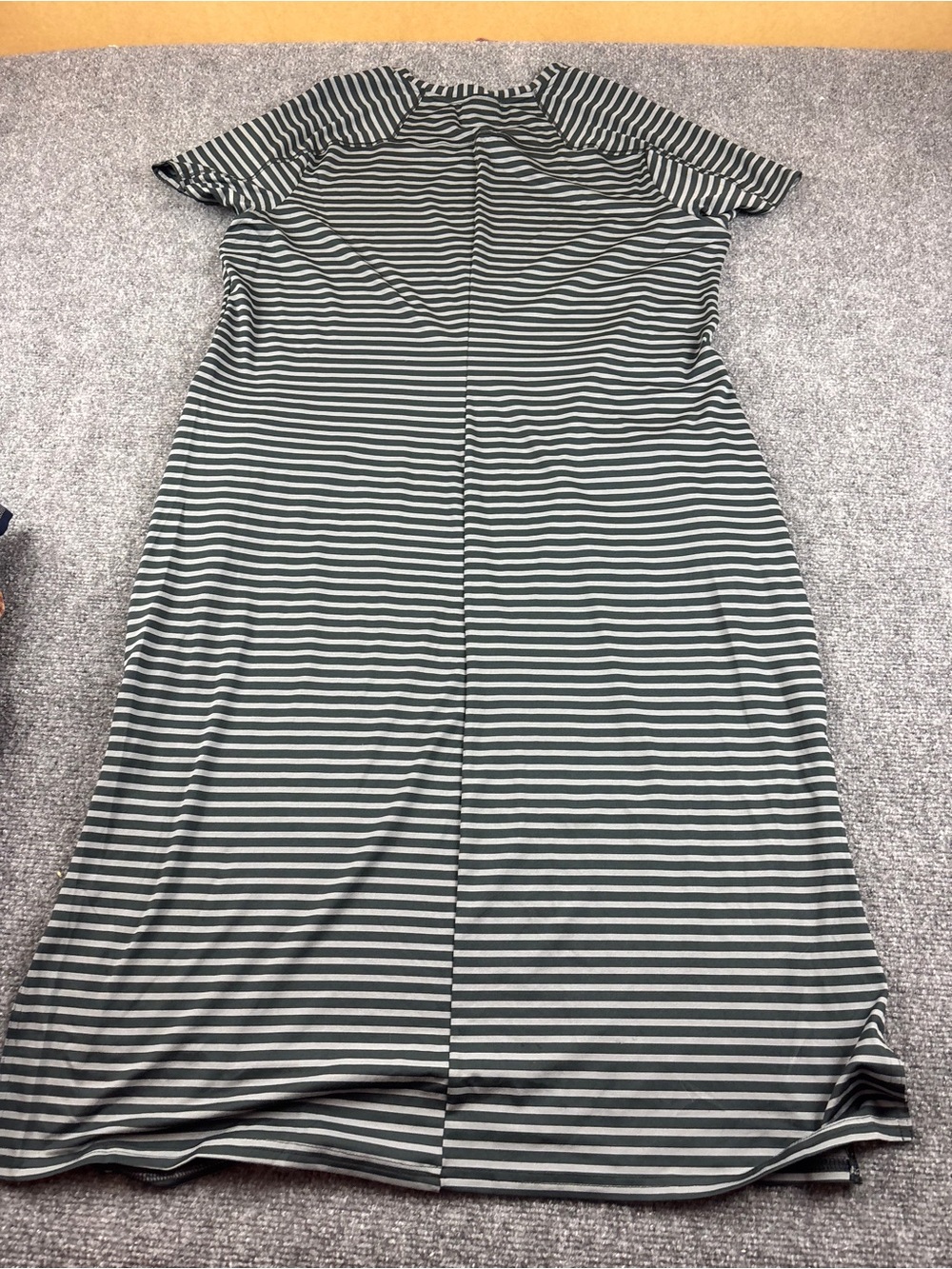 COLUMBIA Women’s Grey/Black stripe Maxi Dress side slits size: Large - Picture 2 of 8